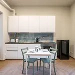 Guesthost - Al Civico 4 - Comfy Studio-flat 아파트 레코
