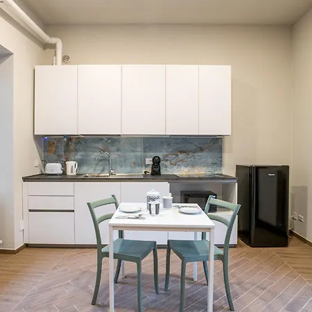 Guesthost - Al Civico 4 - Comfy Studio-flat Daire Lecco