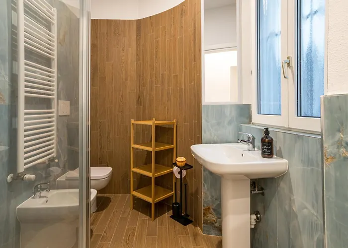 Guesthost - Al Civico 4 - Comfy Studio-flat شقة